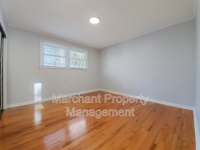 Building Photo - 1104 Dorothy St