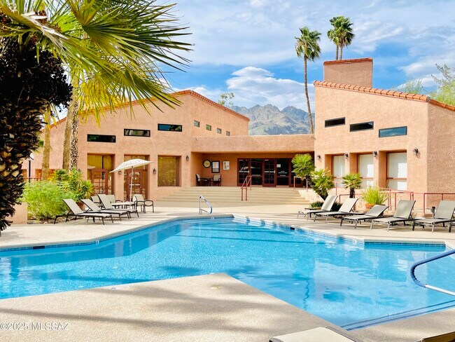 Building Photo - 5051 N Sabino Canyon Rd