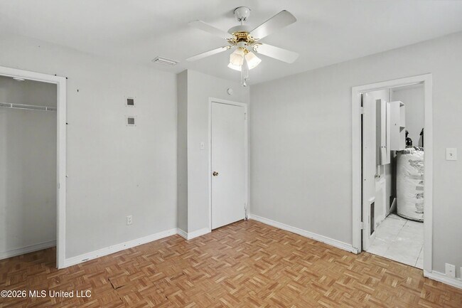 Building Photo - 4625 Hilltop Dr