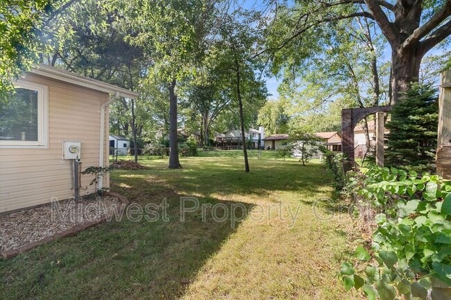 Building Photo - 2495 Lindsay Ln