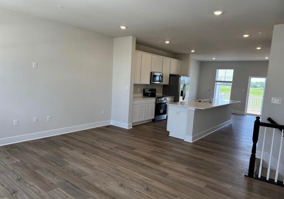 Building Photo - 1312 Lake Lucerne Ln
