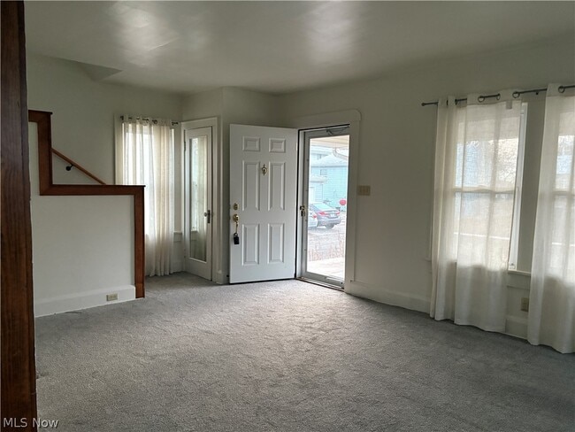 Building Photo - 315 E 10th St