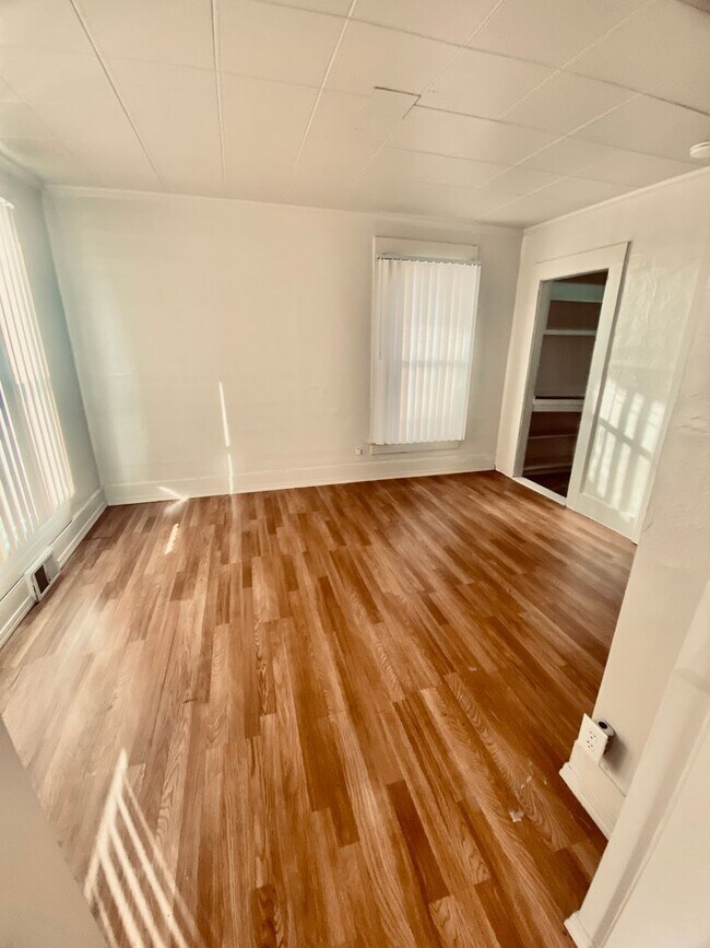 Building Photo - 2029 House