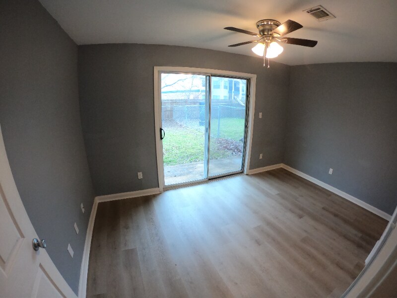 Building Photo - 404 Manuel Dr