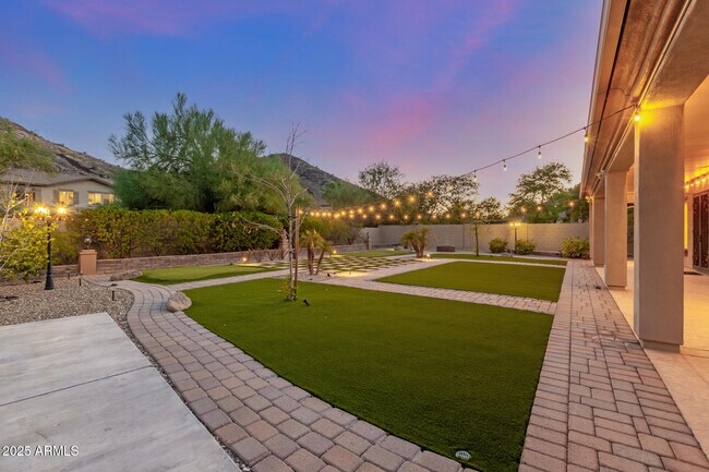 Building Photo - 5811 W Bonanza Ln