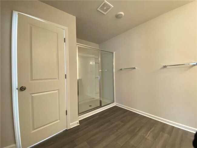 Building Photo - 4679 Fullerton Dr