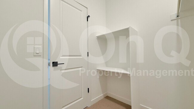 Building Photo - 2746 W Red Fox Rd
