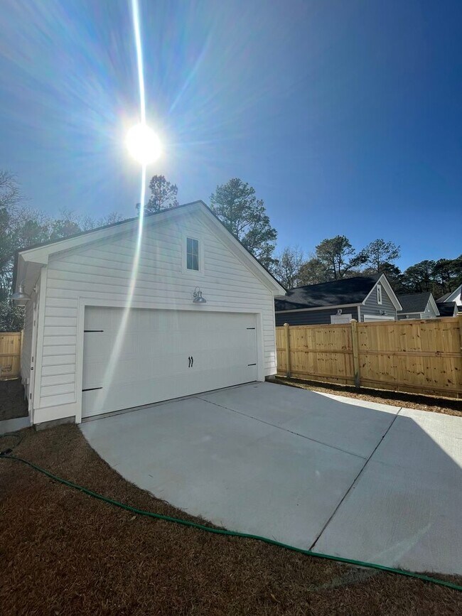 Building Photo - Spacious Johns Island Single Family Home