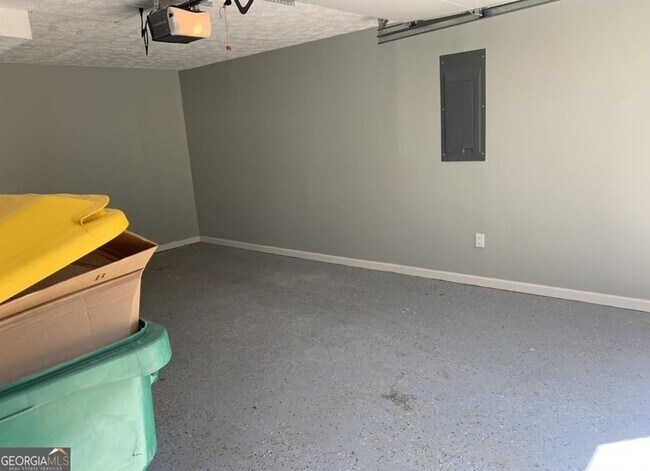 Building Photo - 19 Oak Hill Dr