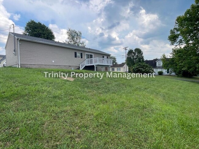 Building Photo - 170 Stratford Dr