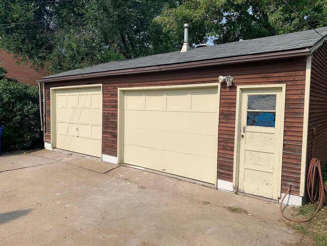 Building Photo - 723 Conway St