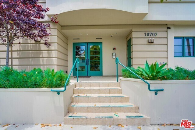 Building Photo - 10707 Missouri Ave