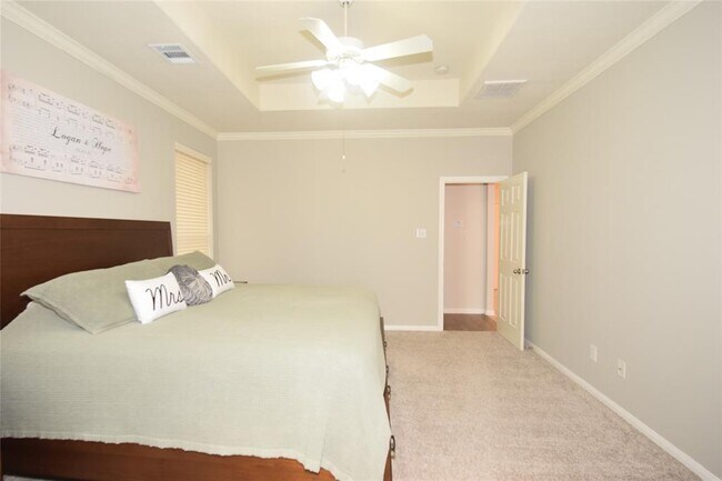 Building Photo - 24239 Yelverton Glen Dr