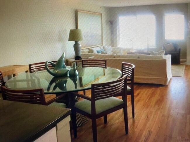 Building Photo - 1 Mansfield Grove Rd