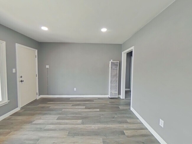 Living Room - 1119 N Mayfield Ave