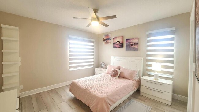 Building Photo - 1851 Corsica Dr