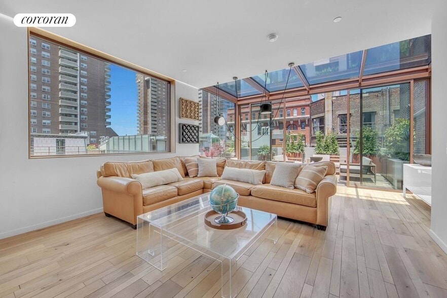 Primary Photo - 18 Harrison St