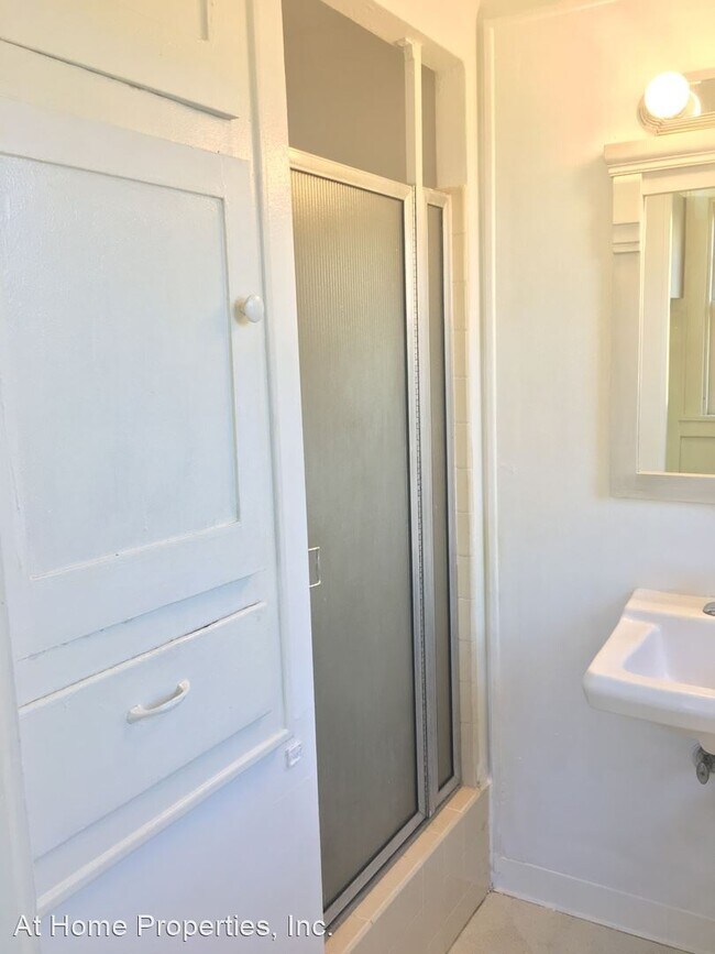 Building Photo - 4 br, 2 bath House - 861 SW Madison Avenue