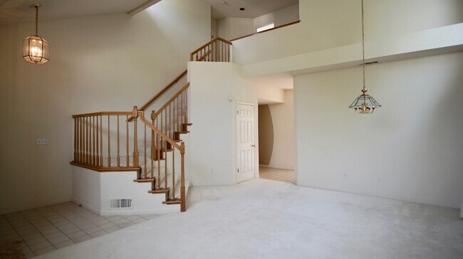 Building Photo - 1323 Chessington Dr