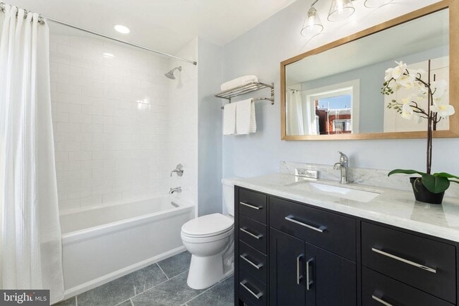 Building Photo - 705 Kentucky Ave SE