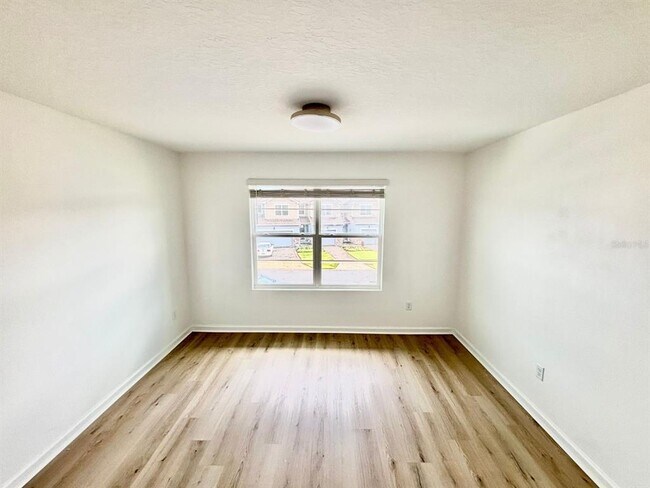 Building Photo - 1010 Spring Palms Lp
