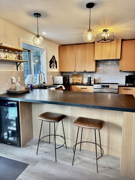 Kitchen bar - 128 Mallard Loop