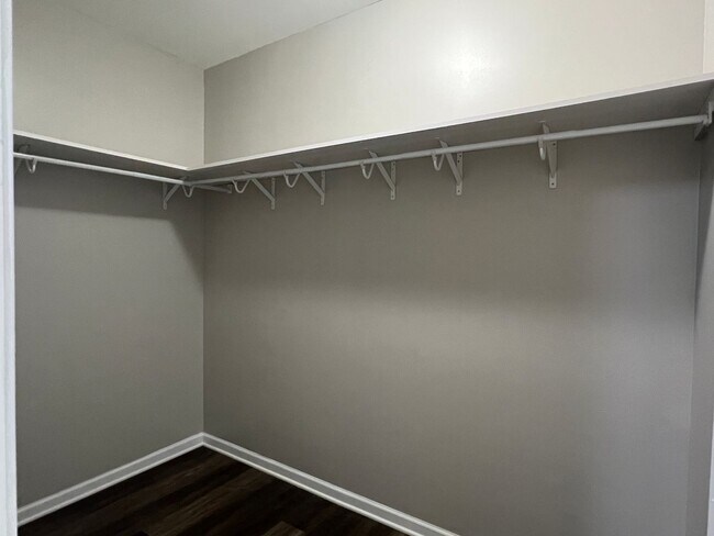 Building Photo - Beautiful Home w/Lots of Extras