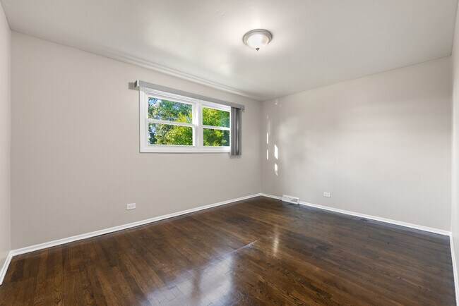 Building Photo - 3308 Birchwood Dr
