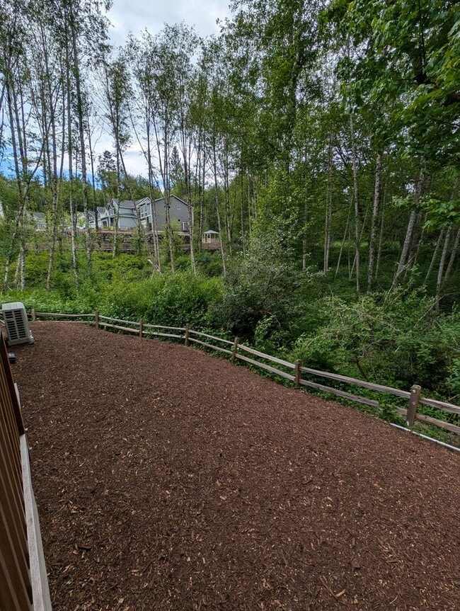 Building Photo - Pristine Bremerton 3 Bedroom Home AVAILABL...