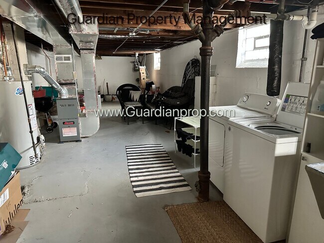 Building Photo - South Minneapolis Side by Side, Laundry, Dishwasher, Fenced Yard, Storage,  1 Car Garage available,