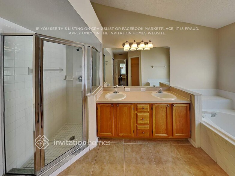 Building Photo - 1733 Snaresbrook Way