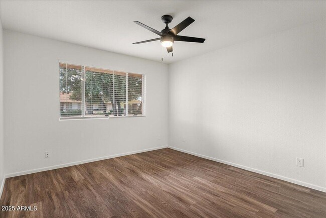 Building Photo - 6438 E Butte St