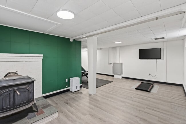 Building Photo - 3BR Cape Available 2/1