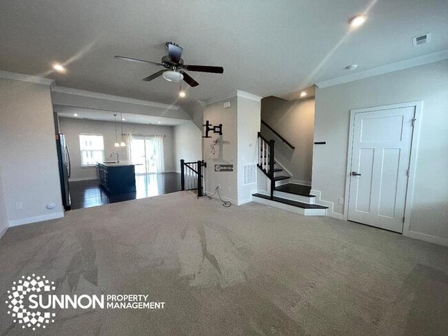 Building Photo - 3 Bed 2.5 Bath Townhome in Riverbend