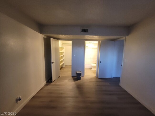 Building Photo - 615 S Royal Crest Cir