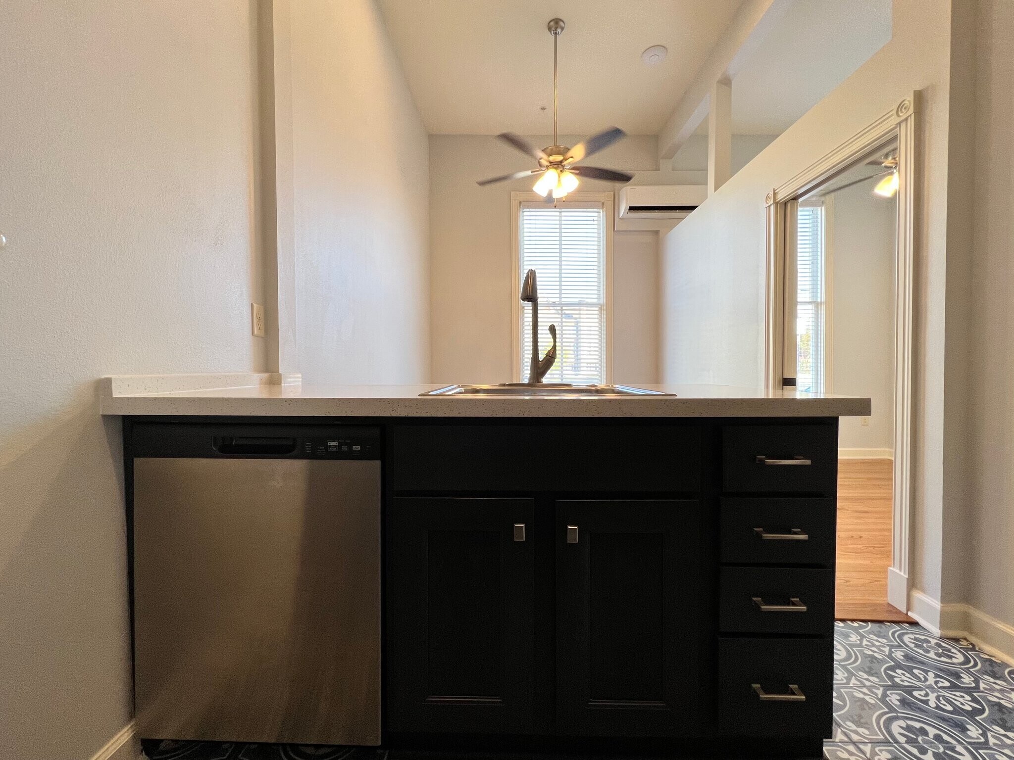 Building Photo - 904 Scott St