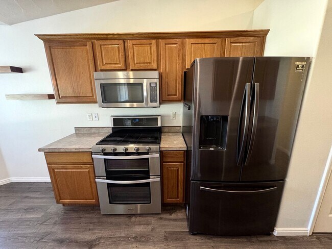 Building Photo - Charming 3 Bed, 2 Bath Home in Quiet Cul-d...