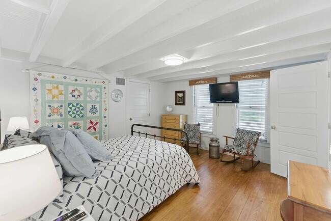 Building Photo - 175 Fredericksburg Rd