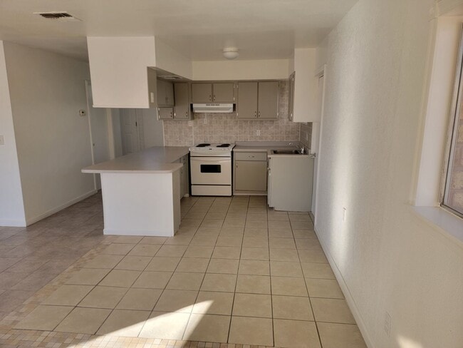 Building Photo - 1 Bedroom House in Bullhead City