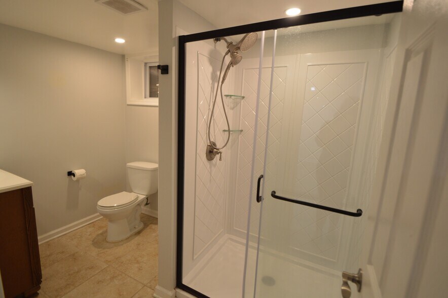 Shower updated in 2023 - 4015 Roberts Rd