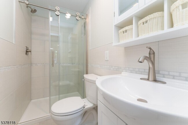 Building Photo - 535 St James Ave