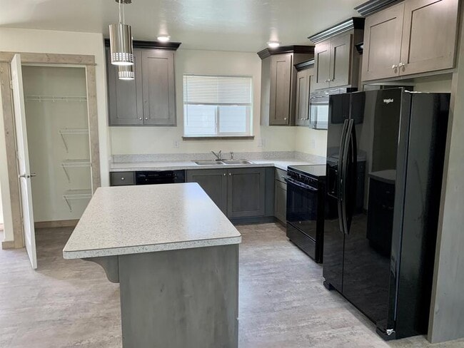 Building Photo - 850 Gibbon St