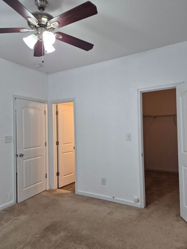 Building Photo - 1723 Fisher Ave