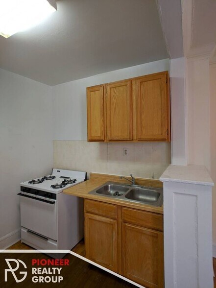 Building Photo - 2332 N Spaulding Ave