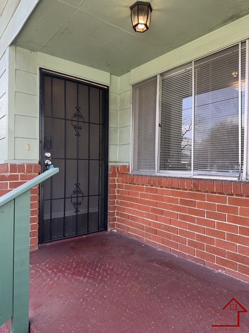 Building Photo - 1810 Portland St