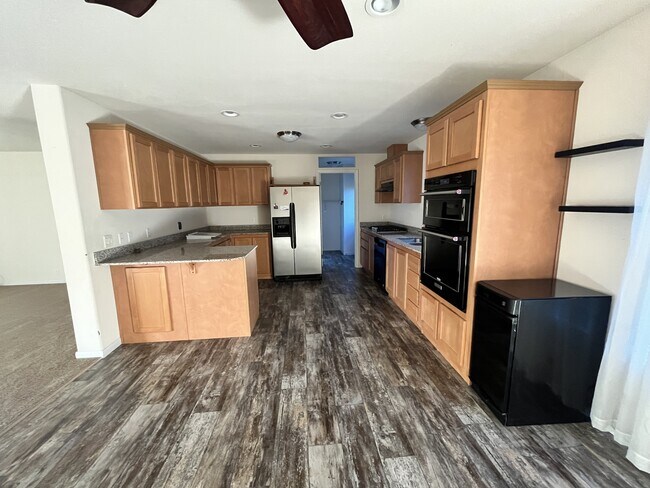 Building Photo - 16340 Sycamore Ave