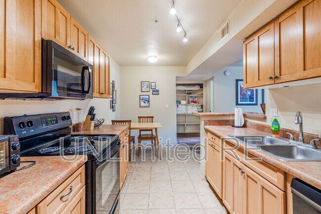 Building Photo - 1385 W University Ave