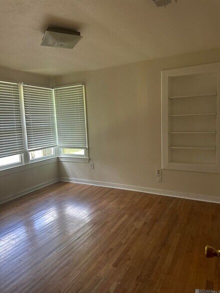 Building Photo - 9161 Meadowood St