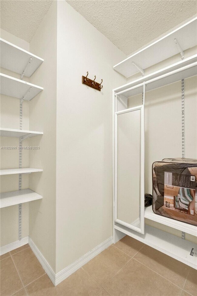 Building Photo - 2239 SE 23rd Ave