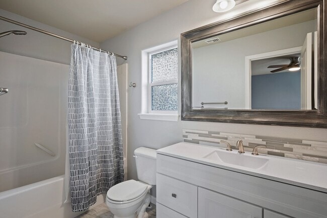 Building Photo - Updated home in Gardenside!